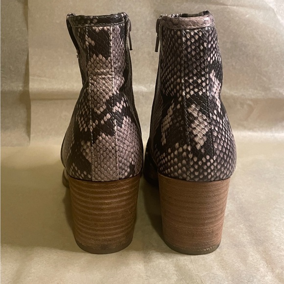 CARLOS BY CARLOS SANTANA WOMENS NEUTRAL SNAKE SKIN ANKLE BOOTS SIZE 7.5 - Picture 3 of 7